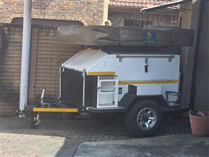 2000 4x4 trailer roof top tent 220 with 12volt inverter. Lots eccesories