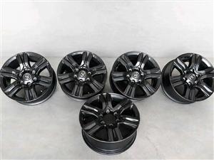 Toyota Hilux/Fortuner 17'' OEM mags set for 