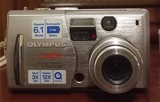 Olympus Digital Camera. C- 60 Zoom with Rechargeable Battery