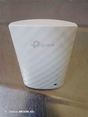 TP Link AC 750 Range Extender (new)
