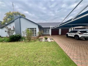 Modern Family Living with Solar Power In Flamwood