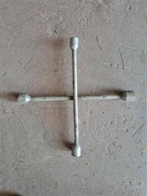 Wheel spanner 4 way