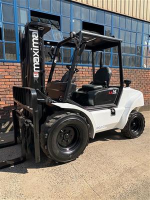 Maximal Rough Terrain Forklift  3.5 M-Series 