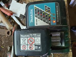 Industrial robust battery operated radio.  Ideal for workshops or even home.  