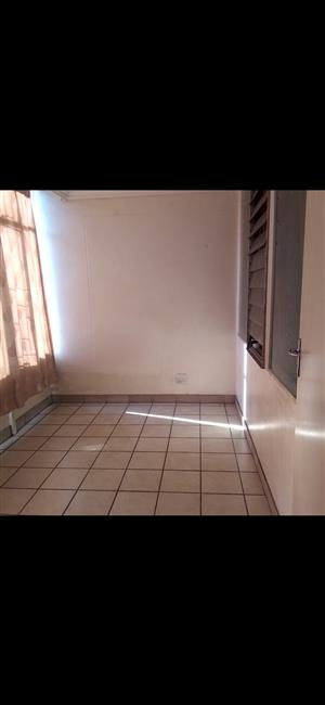 A ROOM TO LET  AT BERG EN DAL BUILDING. 246 RISSIK STREET SUNNYSIDE PRETORIA 
