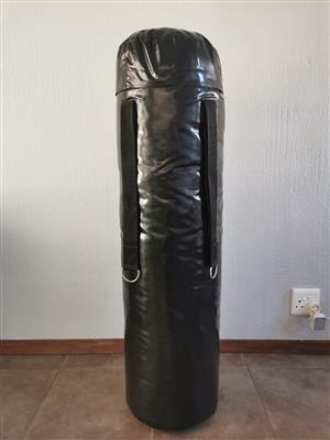 XX Large PVC Boxing bag. 120 cm length, 34 cm diameter and 38 kg weight. 