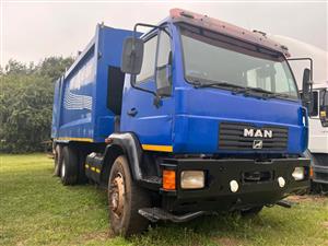 2006 MAN LE26-280 double diff compactor
