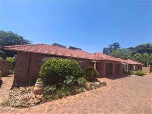 Immaculate Condition and Cozy 3 bedroom Townhouse in Three Rivers Proper.