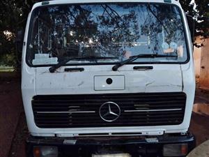 1986 Powerliner  Crane Truck