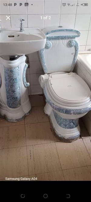 A NEAT FAIRLY USED COMPLETE TOILET  SET IS AVAILABLE NOW IN ARCADIA FOR R1000 ONLY, PLEASE CONTACT