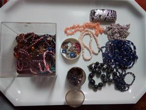 VINTAGE COSTUME JEWELLERY LOT FOR SALE-NEGOTIABLE
