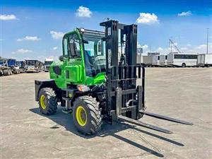 New 4x4 Rough Terrain Forklift/Loader