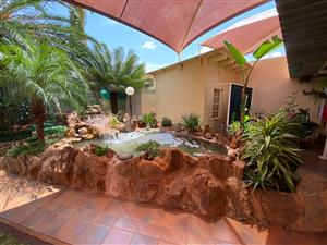 Discover the unique charm of this exceptional smallholding, featuring a spacious 640 m² workshop.