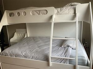 Bunk bed with mattresses 