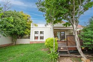 Cozy 3- bedroom Townhouse