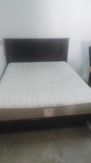 Queen mattress/ wooden base