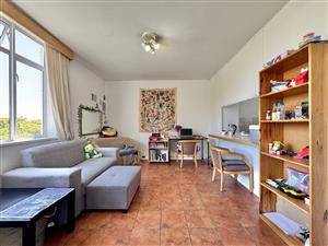 Centrally Located 1-Bedroom Apartment With Mountain Views