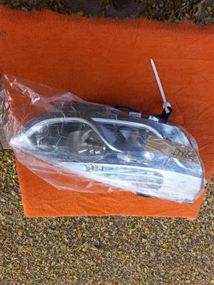 Renault Clio Mk 4 halogen headlight assembly, Right-side, 2013 to 2016, Part Num