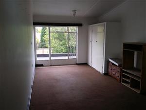 MUST SEE BACHELOR FLAT TO RENT – AVAILABLE IMMEDIATE | PETERSFIELD, SPRIN