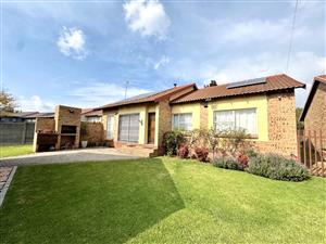 Elegant Three Bedroom Townhouse with Premium Extras