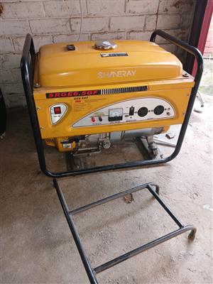 Petrol Generator. Manual Start  6.5 In very good condition 