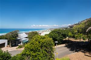 Vacant Land with Sea Views in quiet Cul-de-Sac
