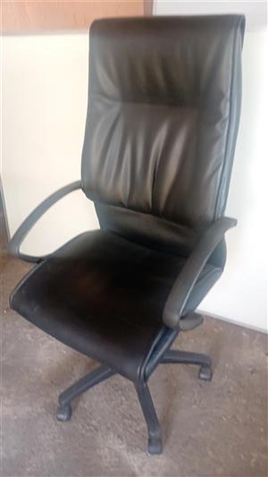 Leather High-back Pre-owned Executive Chair