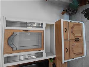 Cabinet set