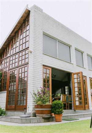 The Ultimate Family Home with Pool, Entertainment & Loads of Parking!