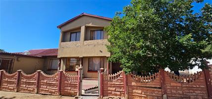House For Sale in De Beers