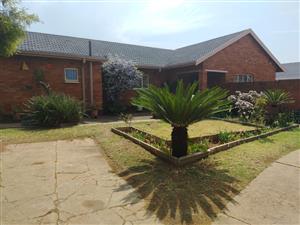 Charming 3-bedroom house for sale in Vanderbijlpark SE 6