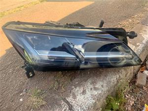 AUDI RSTT/ TT headlight for sale in good condition
