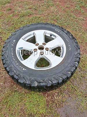 Second Hand Jeep Grand Cherokee WK2 Rims Available  