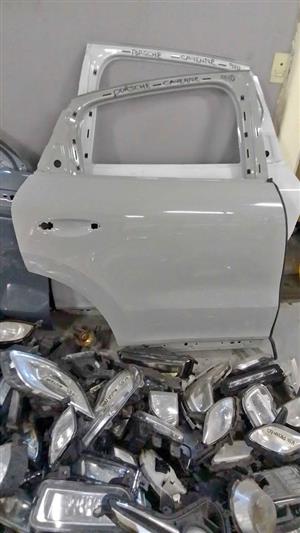 Porsche cayenne 9Y0 door