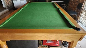Snooker/pool table