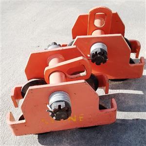 Lift and move heavy items with 2 x 1.5 ton I beam hoist push trolleys. Fits on I beam up to 200mm