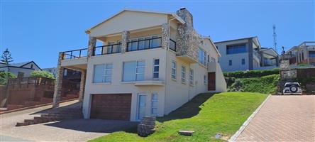 Spacious Six-Bedroom Coastal Home with Exceptional Ocean Views | Jongensfontein