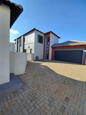 Townhouse For Sale in Zambezi Manor Lifestyle Estate