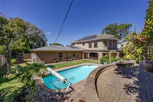 Elegant 5-Bedroom Family Home in the Heart of Kenilworth Upper