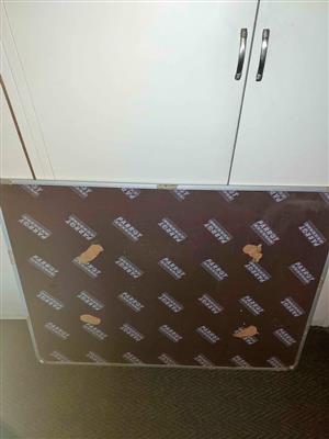 Parrot 1200 x 900 mm whiteboard