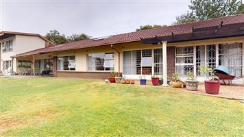 Family Home with Study, Loft & Entertainment LAMBTON
