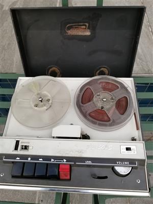 Vintage National R2-503S 3 3⁄4 ips Speed Reel to Reel Tape Recorder