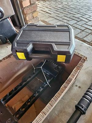 Slogger hammer machine with 2 sloggers with a complete kit (Sockets and spanners sizes 30 to 41)
