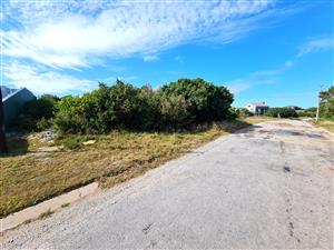 Large Vacant Stand in Good Company in Paradise Beach, Jeffreys Bay