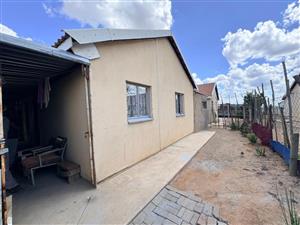 House For Sale in Roodepan