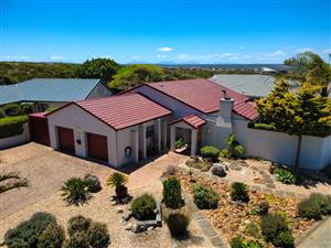 House For Sale in Still Bay West