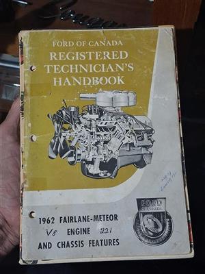 Fairlane 1962 V8 book