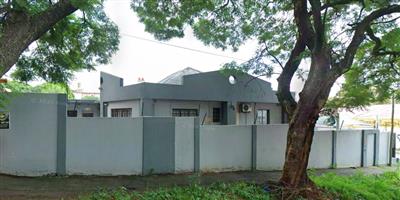 Lucrative Student Accommodation Investment – 5-Bedroom House with Cottage