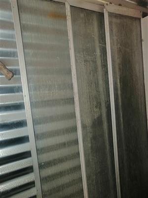Shower doors glass