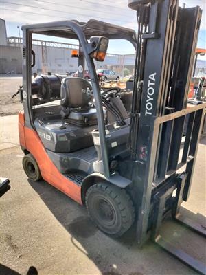 2015 TOYOTA 1.8T FORKLIFT 3 STAGE